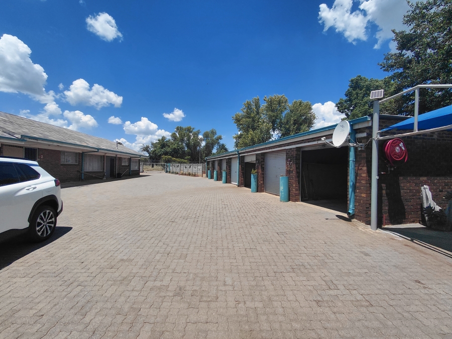 To Let 2 Bedroom Property for Rent in Meiringspark North West
